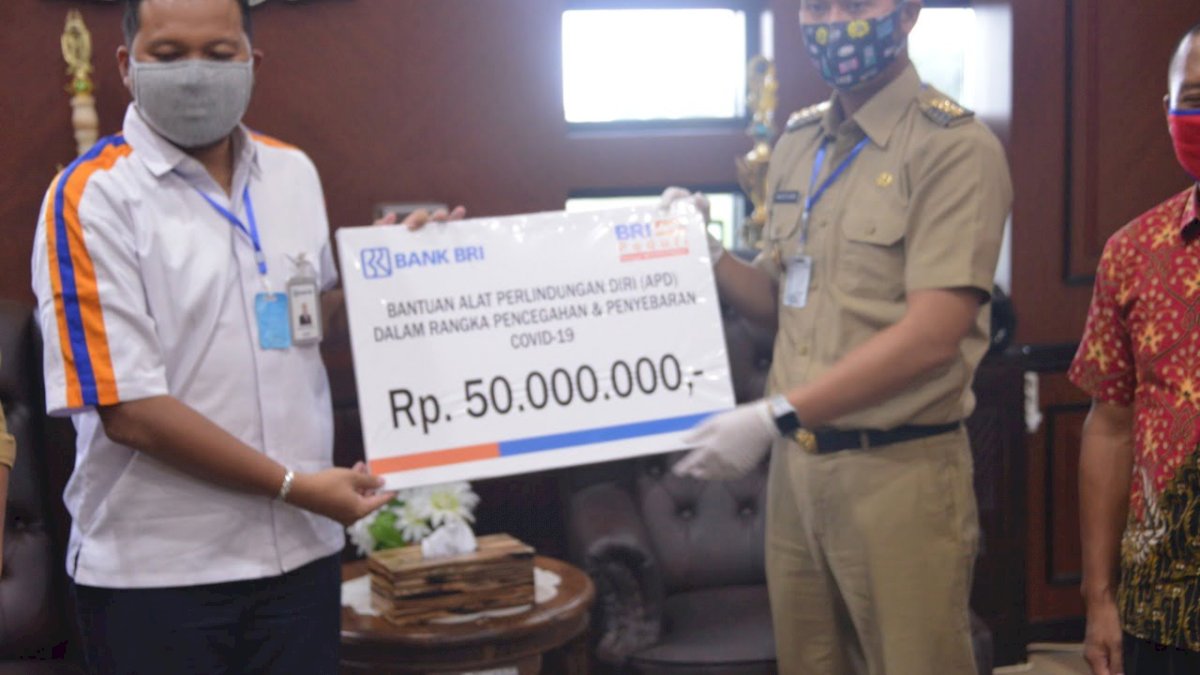 BRI Sumbang APD untuk Tenaga Medis di Sinjai
