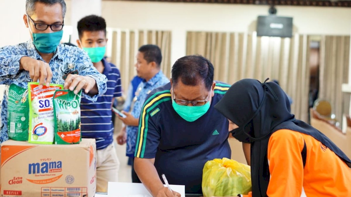 Taufan Pawe Minta Tim Gugus Tugas Percepat Distibusi Bantuan Corona