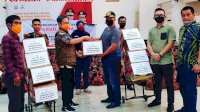 Kejati Sulsel Salurkan 200 Dus Mie Instan Untuk Masyarakat Terdampak Covid-19