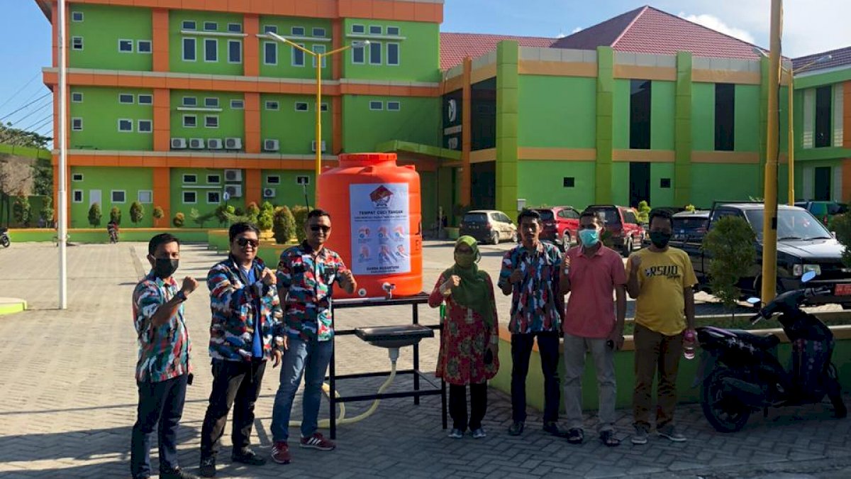 Garda Nusantara Serahkan Bantuan Alat Cuci Tangan ke RSUD Sinjai