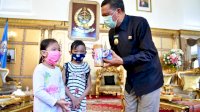 Buat Haru, Anak Asal Lamongan Sumbangkan Tabungannya ke Nurdin Abdullah