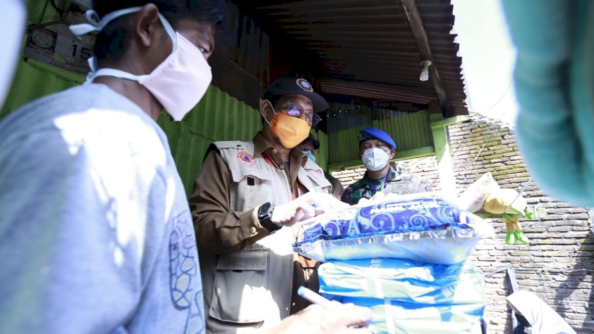 Iqbal Suhaeb Pimpin Distribusi Sembako Jelang PSBB Makassar