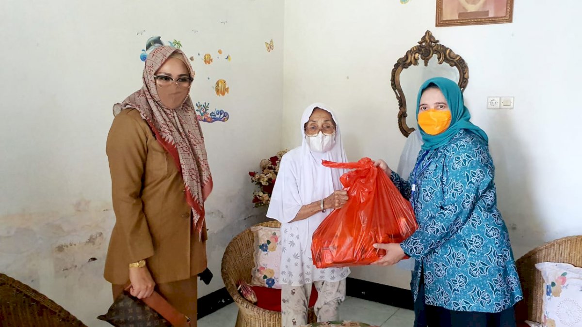 Peringati Hari Kartini, Ketua PKK Makassar Kunjungi Seorang Veteran