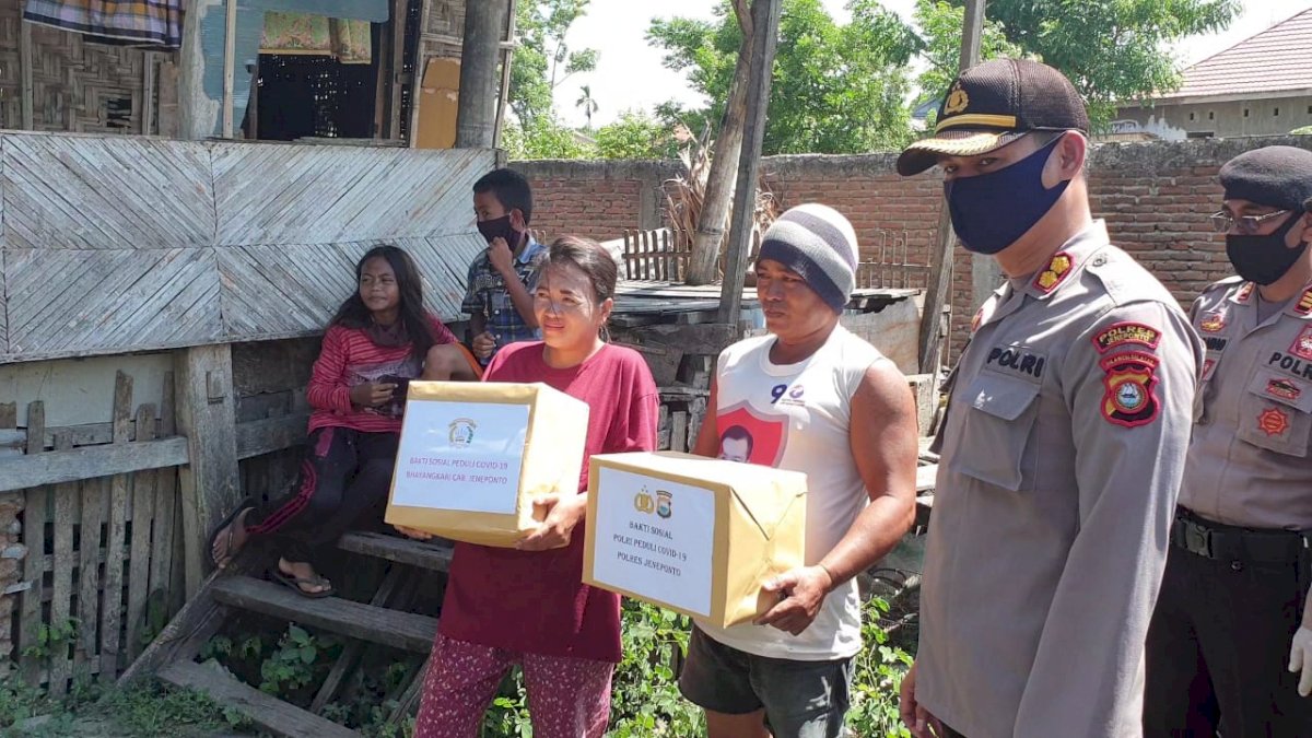 Polres Jeneponto Bagi-bagi Sembako di Panti Asuhan
