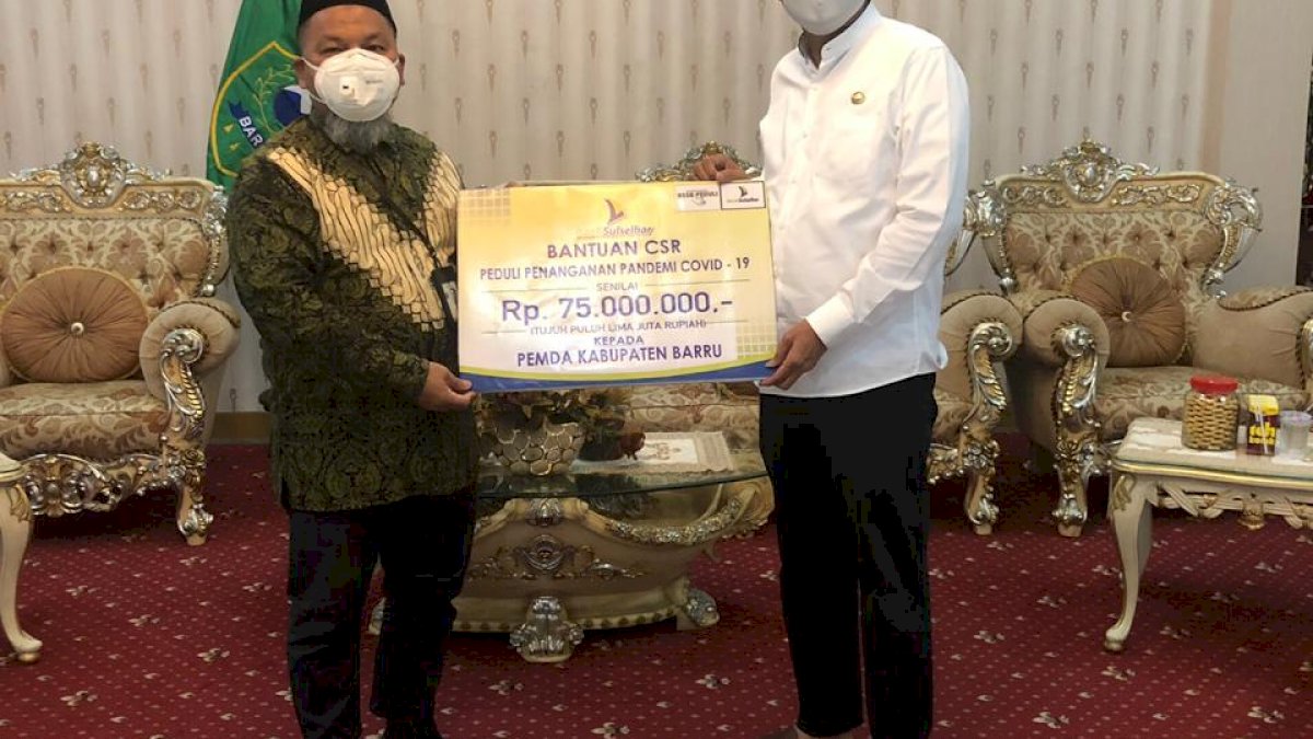 Bank Sulselbar Serahkan Bantuan Penanganan Covid-19 ke Pemkab Barru