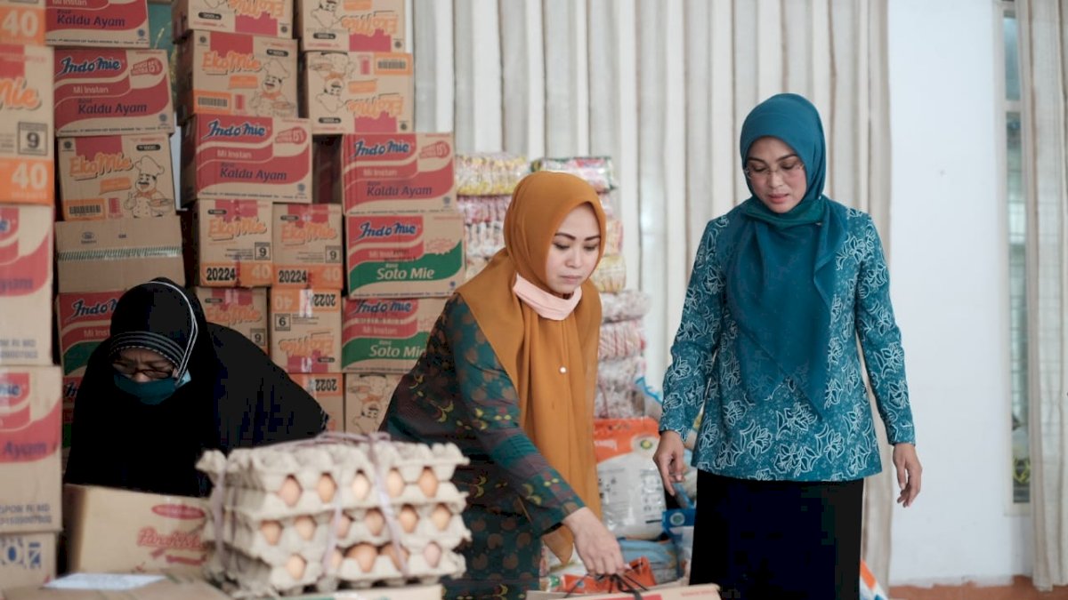 Gugus Tugas Jeneponto Terima Bantuan Sembako dan APD untuk Masyarakat