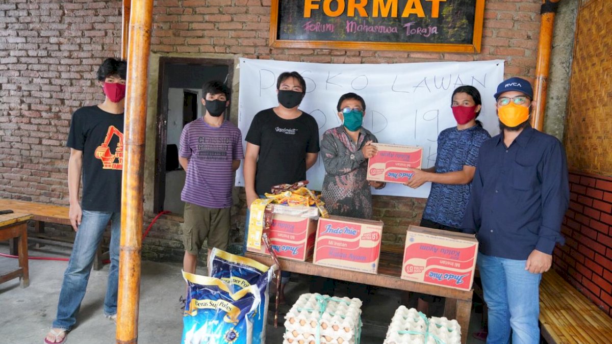 Wagub Sudirman Salurkan Bantuan ke Posko Mahasiswa Toraja