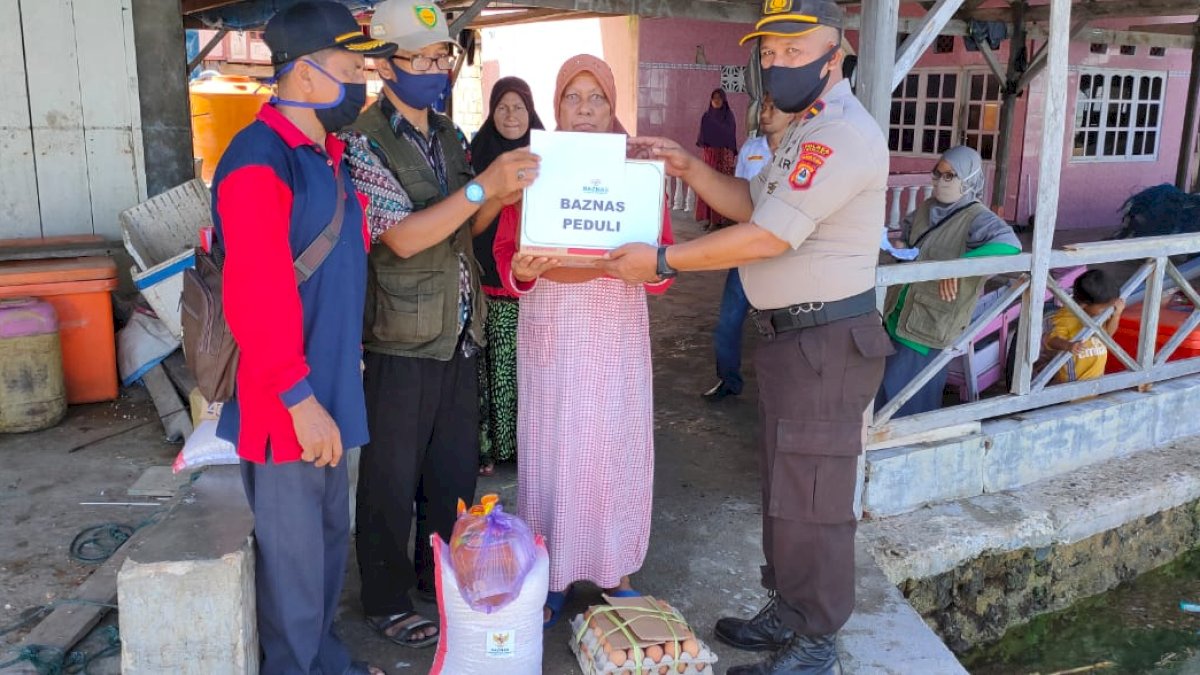 Baznas Salurkan Sembako untuk Warga Kurang Mampu di Pulau Sembilan
