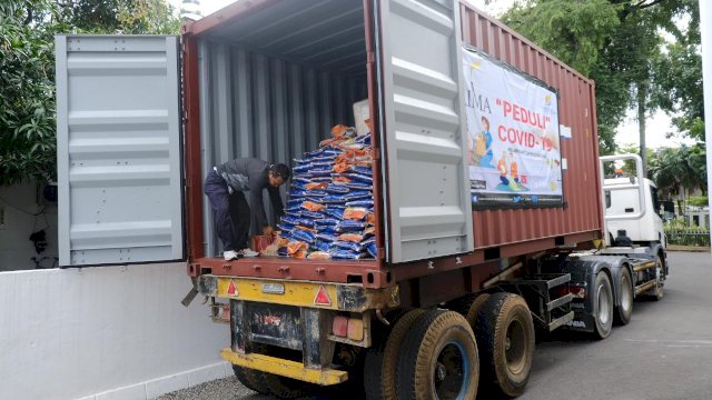 Satu kontainer bantuan penanganan corona di Sulsel. (ist)