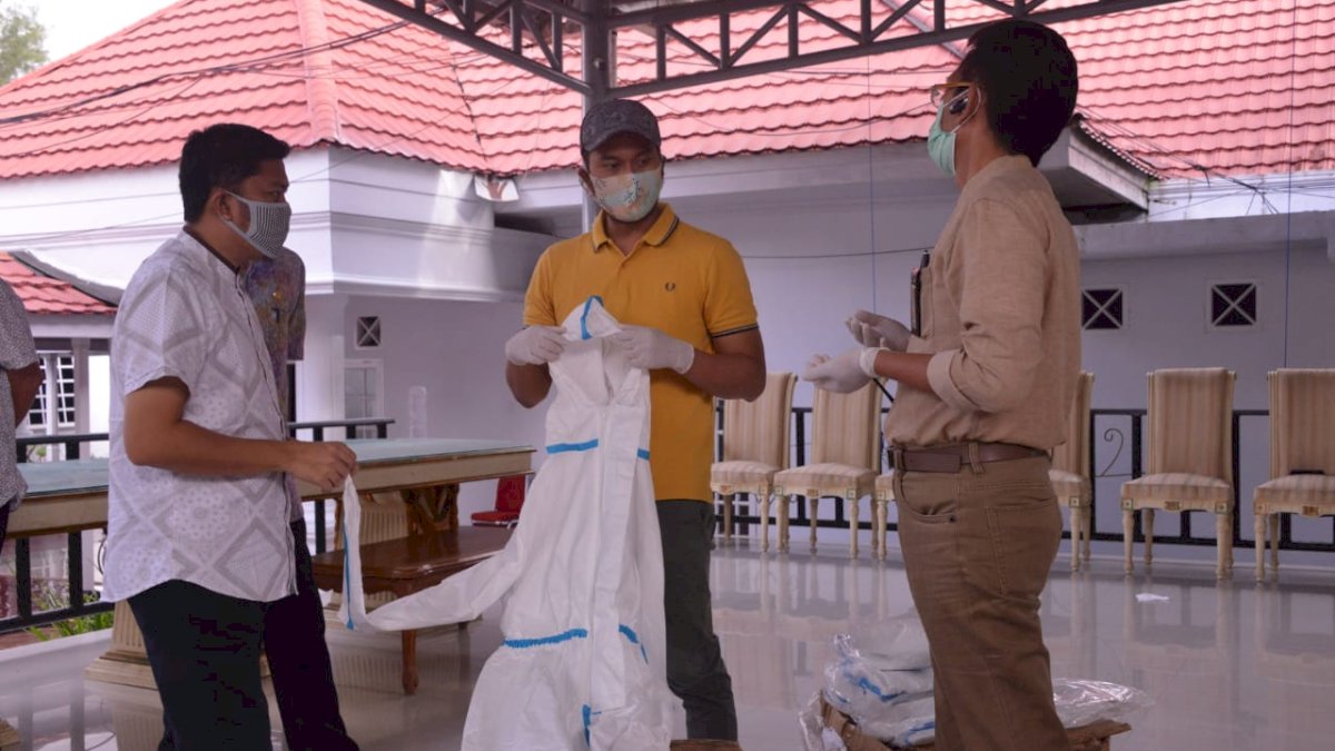 Bupati Sinjai Terima Bantuan APD dari DPR RI