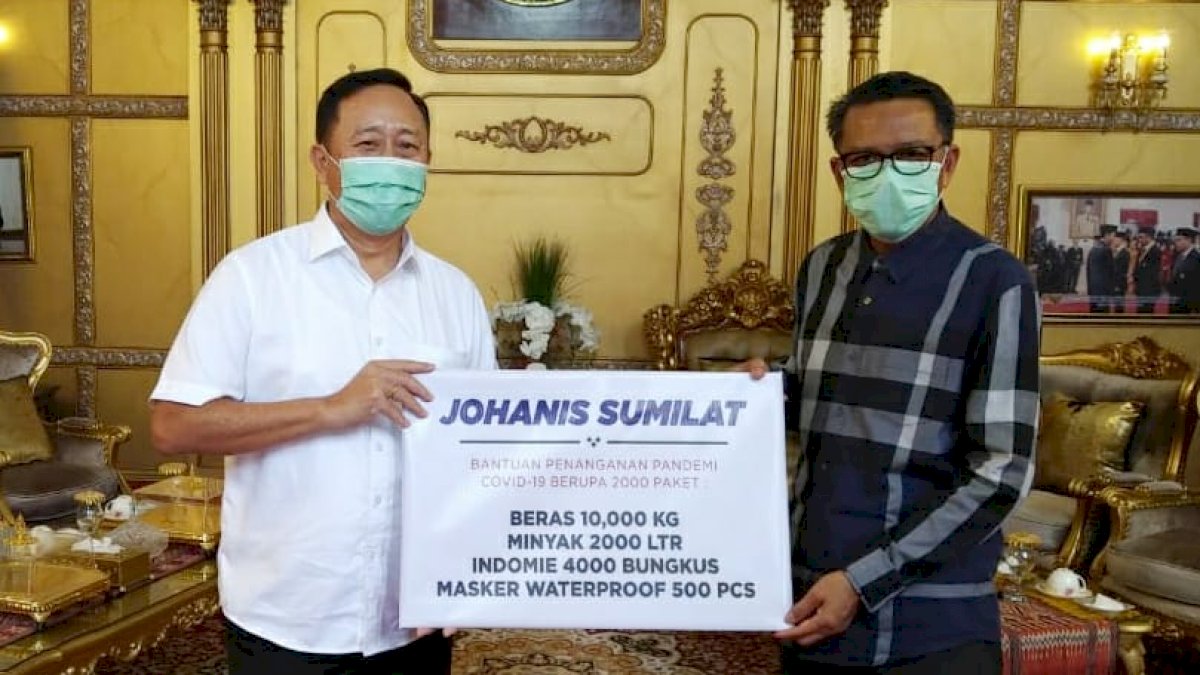 Pengusaha Perpipaan Serahkan Bantuan Sembako Covid-19 ke Gubernur Sulsel