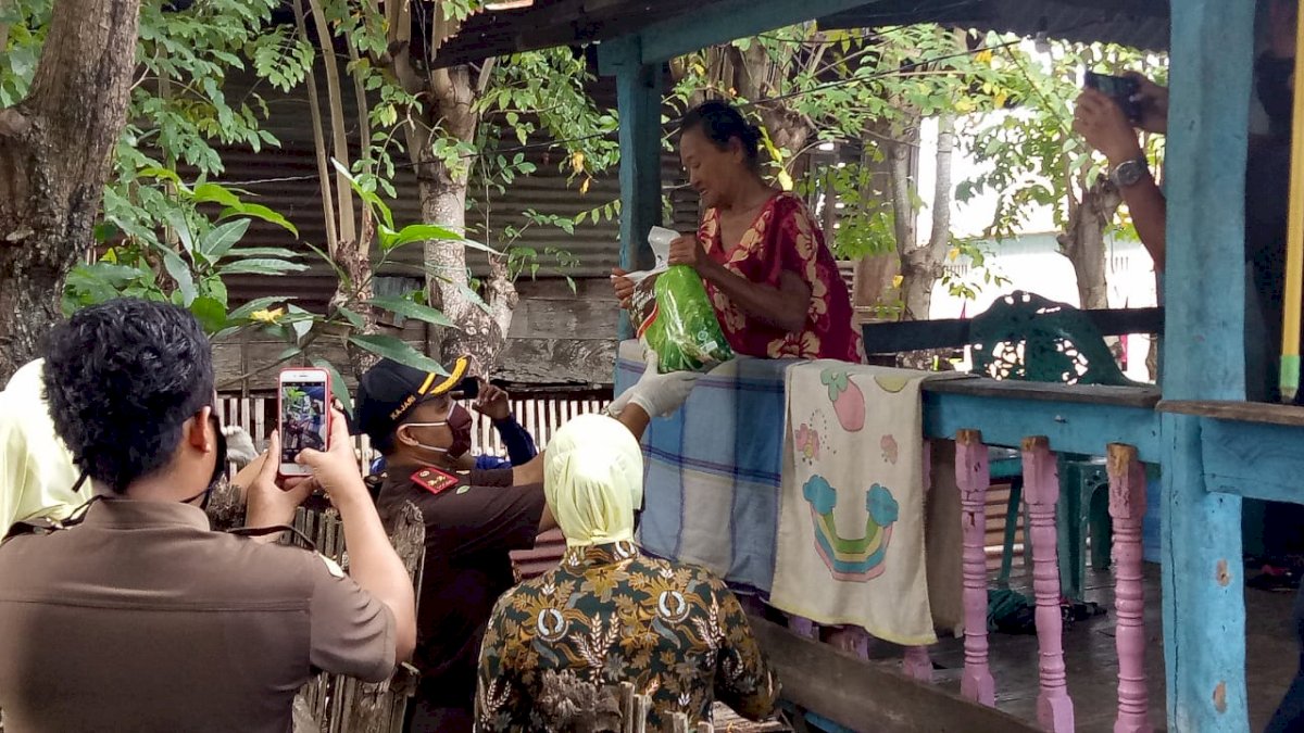 Gaji Pegawai Kejaksaan Kejari Sinjai Disisihkan untuk Bantuan Covid-19