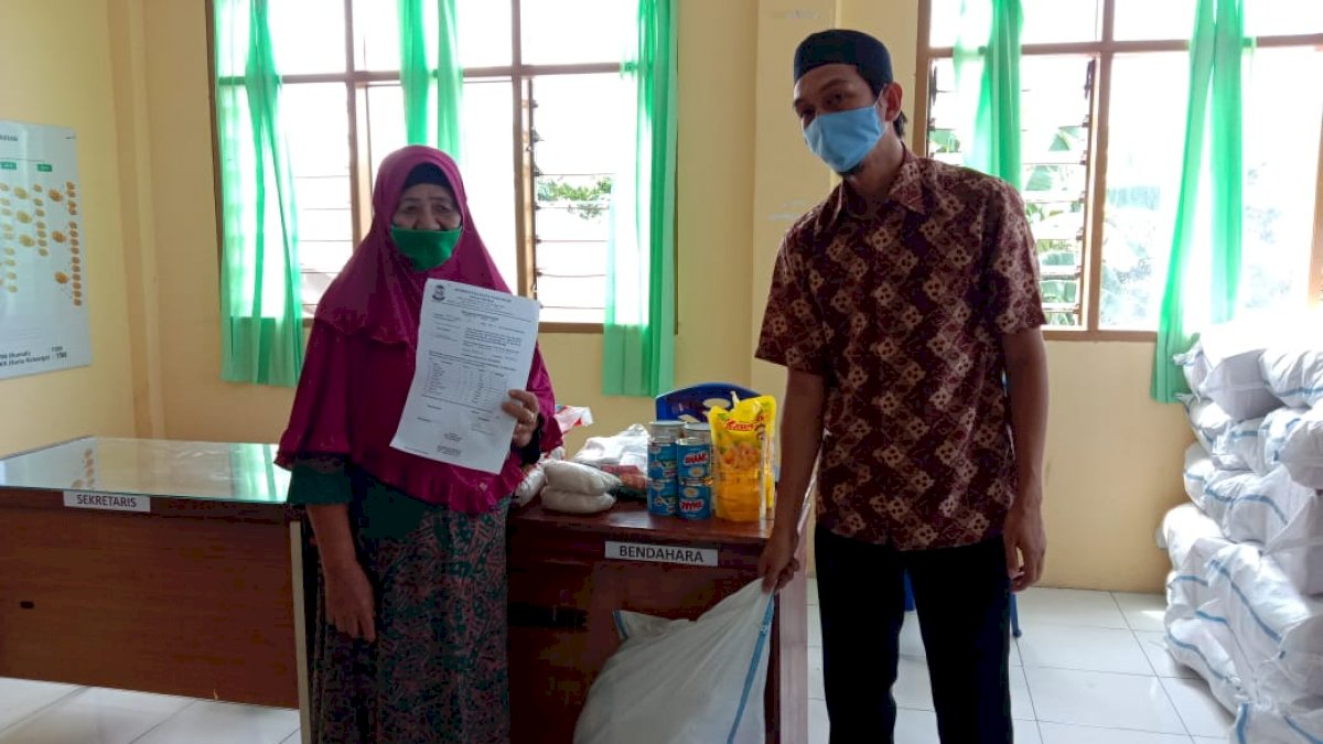 Lurah Manuruki Klaim Terapkan Standar WHO Distribusikan Bantuan Corona