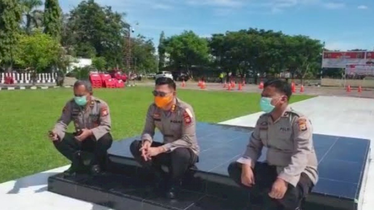 Cegah Covid-19, Kapolres Jeneponto Ajak Anggotanya Berjemur