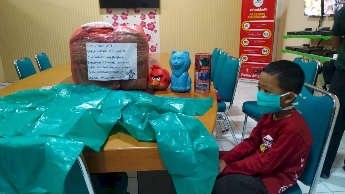 Bocah 8 Tahun di Pangkep Bongkar Celengan Beli APD untuk Tenaga Medis