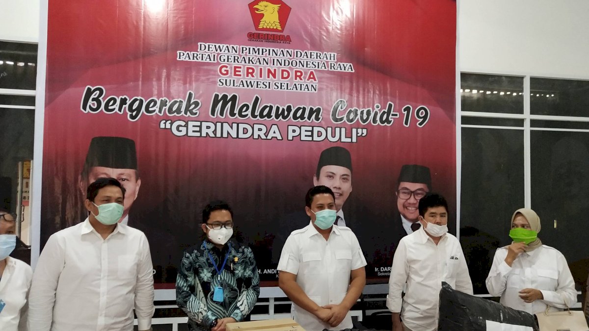Tangani Covid-19, Gerindra Sulsel Bagikan Ribuan APD dan Sembako