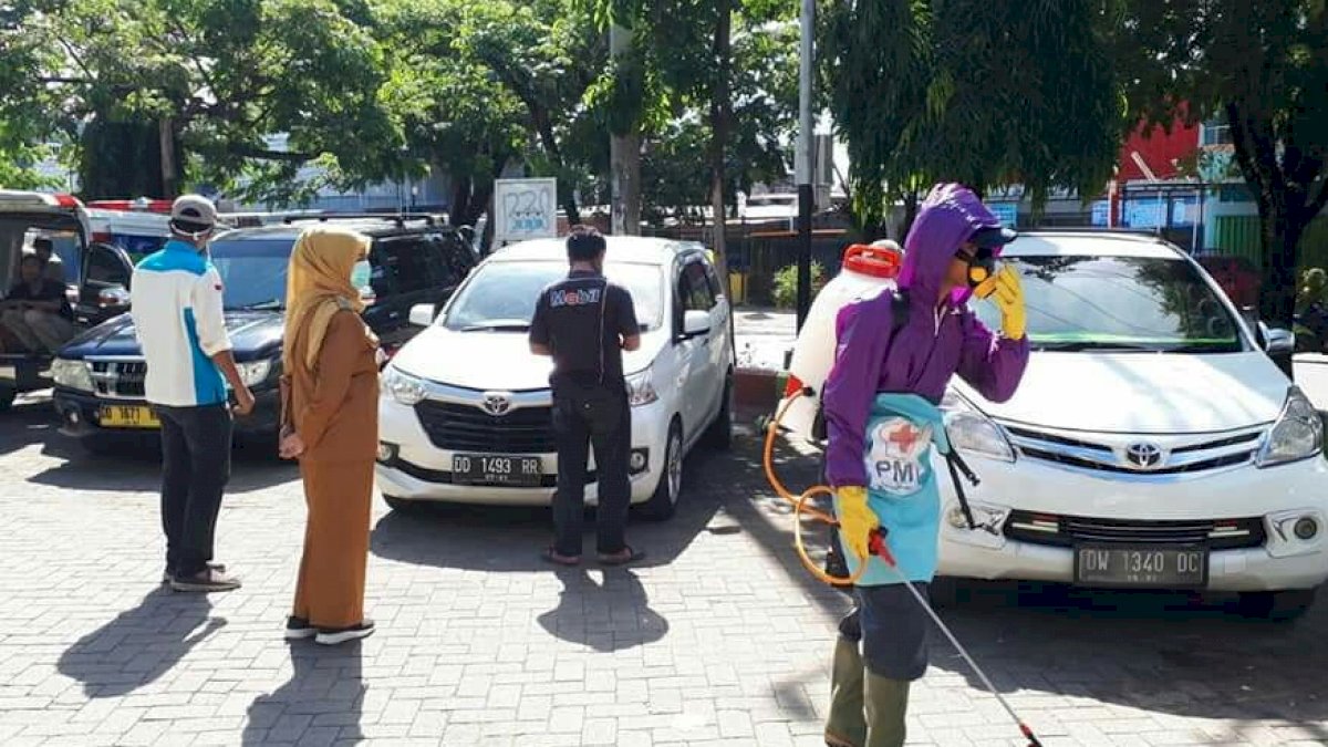 Cegah Covid-19, BNK Sinjai Bagi-bagi Masker di Terminal