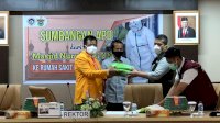 Rektor UNM Salurkan APD ke RS Pendidikan Unhas