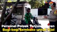 VIDEO: Personel Polsek Tanjung Duren Bagi-bagi Sembako untuk Ojol