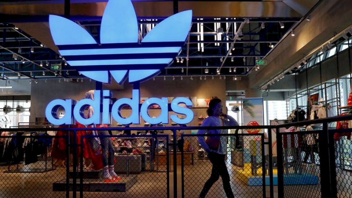 Produsen Sepatu Adidas di Indonesia PHK 2.500 Karyawan