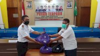 Bappeda Parepare Beri 100 Paket Sembako kepada Warga Terdampak Covid-19