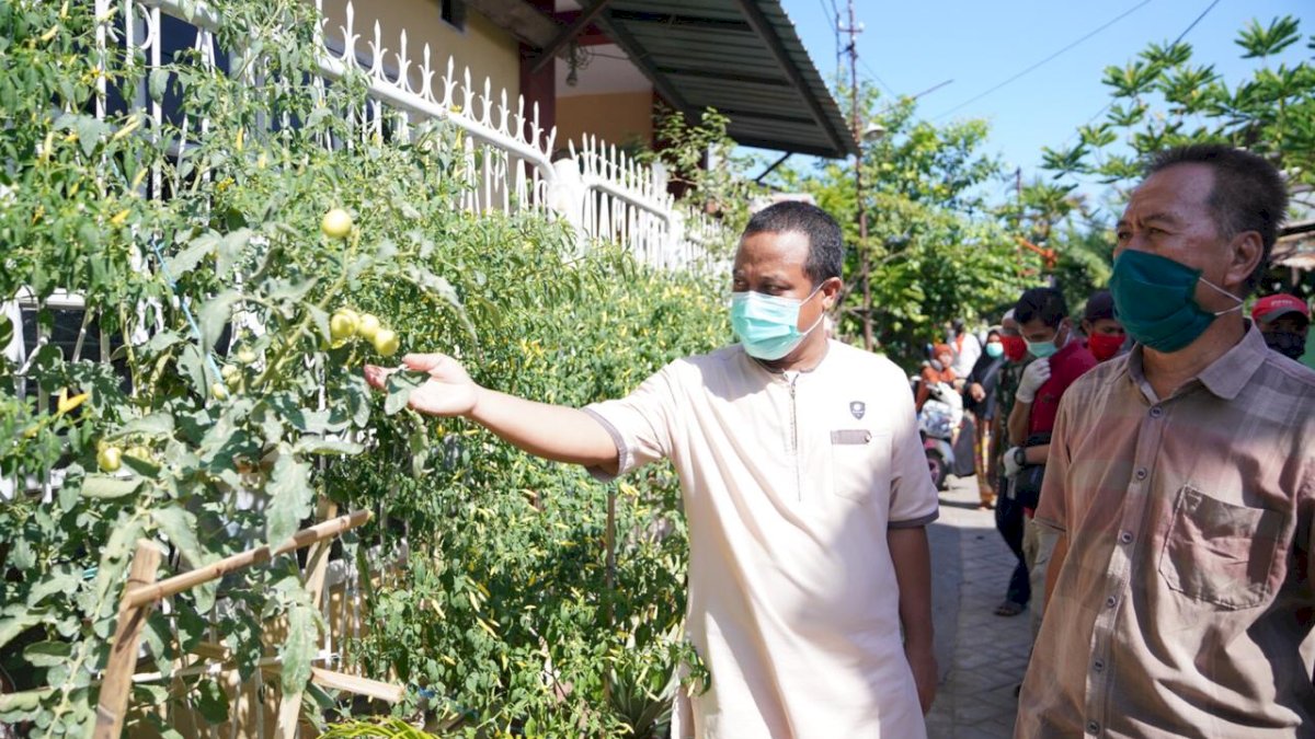 Wagub Tinjau Kondisi Masyarakat Terdampak Covid-19 di Bara-Barayya