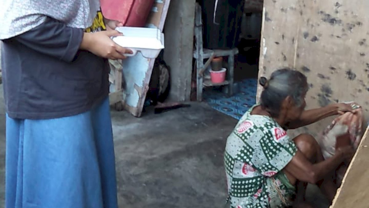 Gerakan Tengok Tetangga di Sinjai Sasar Warga Lumpuh dan Lansia