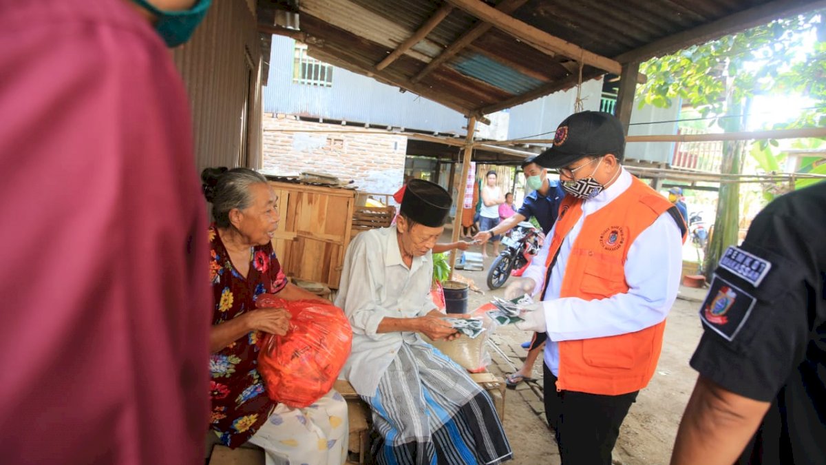 Menyisir Hingga Perbatasan Kota, Iqbal Temui Warga Kurang Mampu