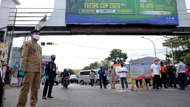 Adnan memantau suasana perbatasan Gowa-Makassar di tengah wabah Covid-19. (ist) 
