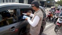 Purna Praja STPDN/IPDN Berbagi Masker Untuk Warga Parepare