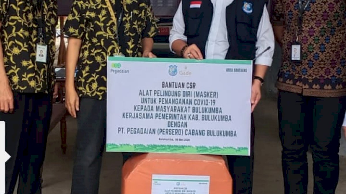 Bantu Lawan Covid-19, Pegadaian Cabang Bulukumba Bagikan 900 Masker ke Masyarakat