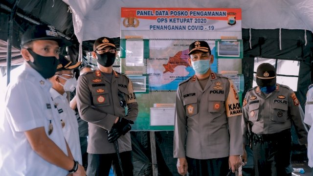 Kapolda Sulsel Irjen Masguntur Laupe mengecek posko Covid-19 dan posko Operasi Ketupat di Jeneponto. (ist)