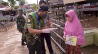 Andi Seto Serahkan Bantuan BLT ADD di Desa Pasimarannu Sinjai Timur