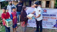Personil Bharaduta Polres Sinjai Berbagi Dengan Sesama di Tengah Pandemi Covid-19
