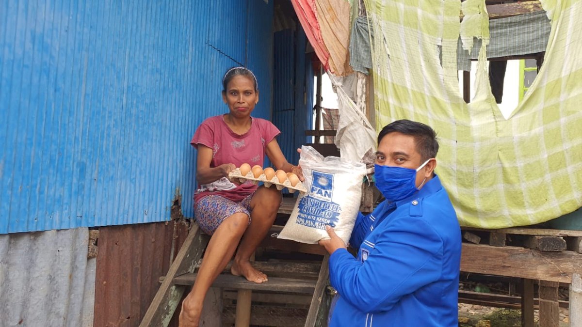 PAN Maros Bergerak Bagikan Bantuan Sembako Ke Masyarakat