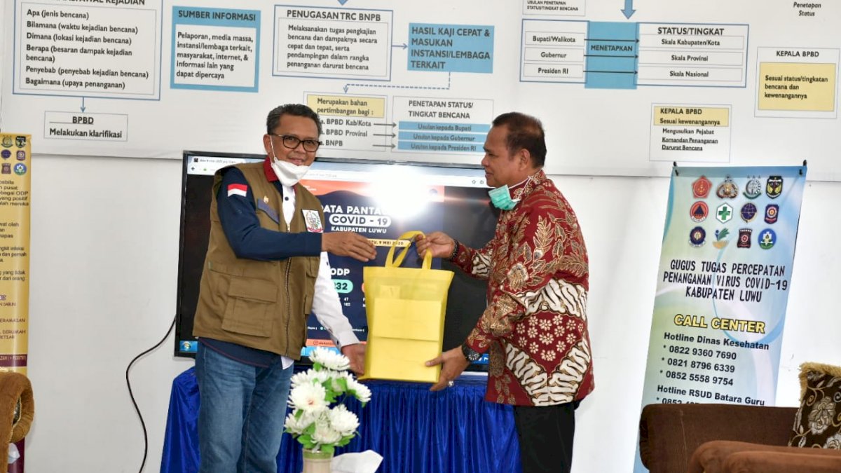 NA Serahkan Alkes untuk Penanganan Covid-19 di Luwu