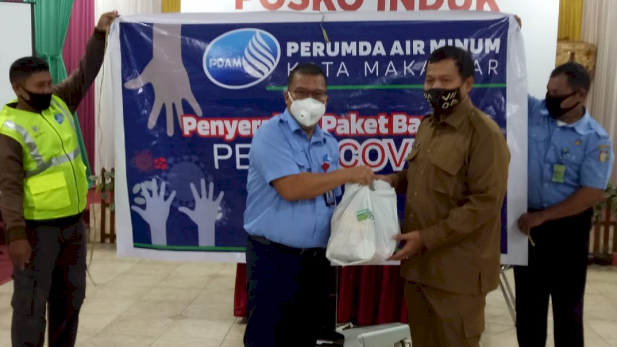 PDAM Makassar Serahkan Bantuan 1000 Paket Sembako
