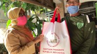 DPPPA Makassar Distribusikan 500 Paket Sembako Bantuan Jokowi