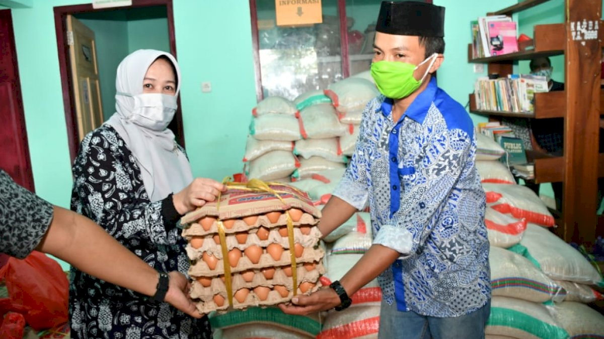Wabup Pantau Penyaluran BLT di Sinjai Barat