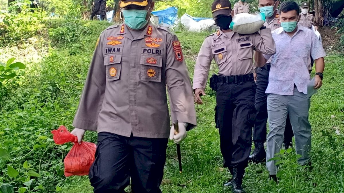 Polres Sinjai Beri Bantuan Sembako ke Warga Kurang Mampu