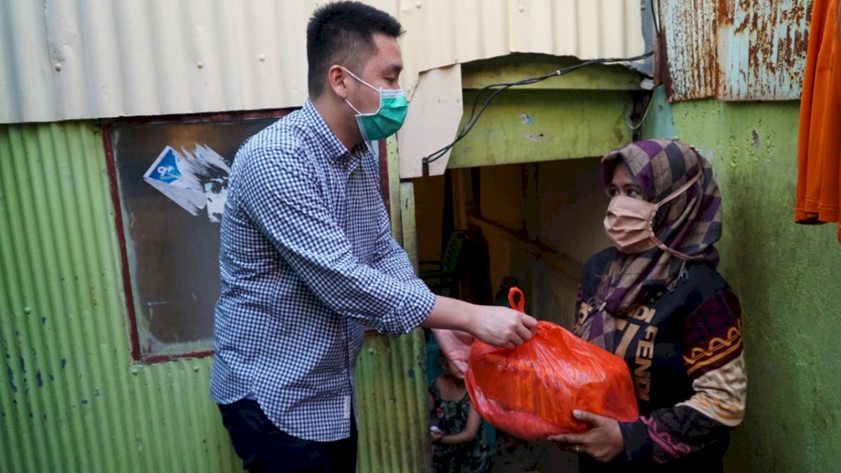 APT Temui Warga Ujung Tanah, Salurkan Bantuan Sembako