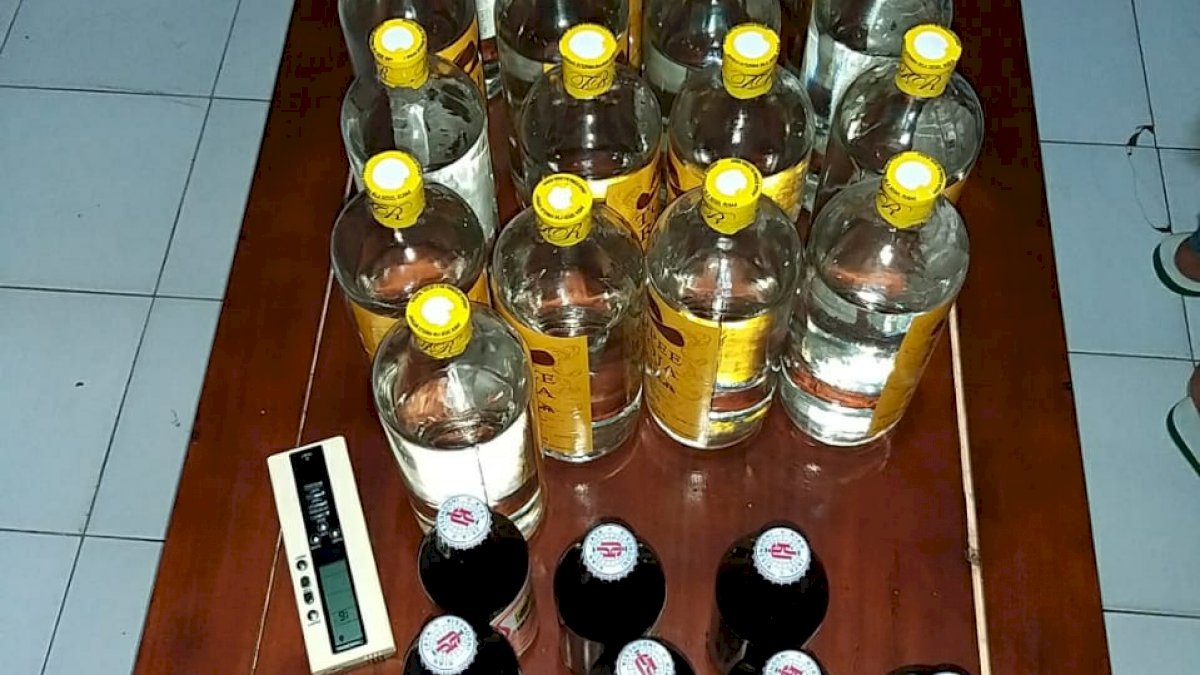 Ops Cipta Kondisi Tim Gabungan Polres Sinjai Amankan Puluhan Botol Minuman Keras