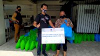 Sekawan Bank Sulselbar Bagikan Ratusan Sembako untuk Warga Terdampak Covid-19