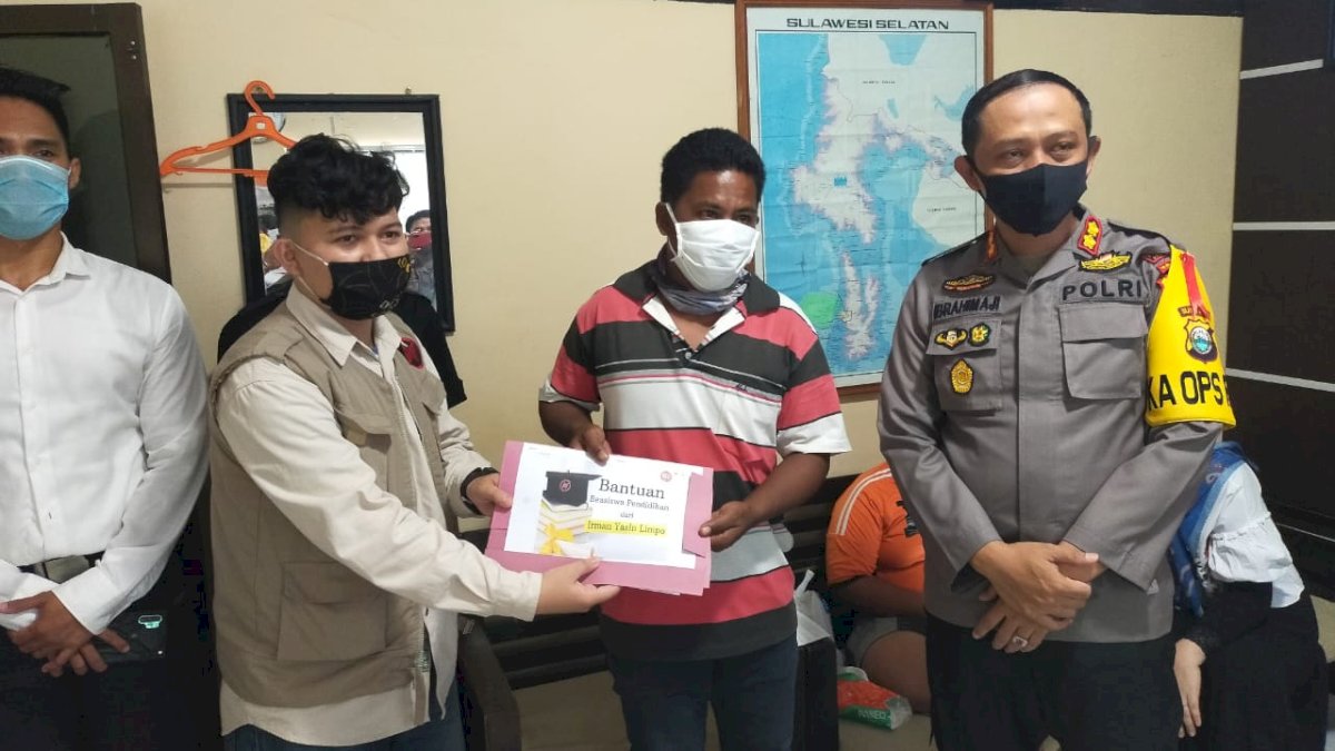 None Beri Bantuan Beasiswa Pendidikan Kepada Rizal Korban Bullying di Pangkep