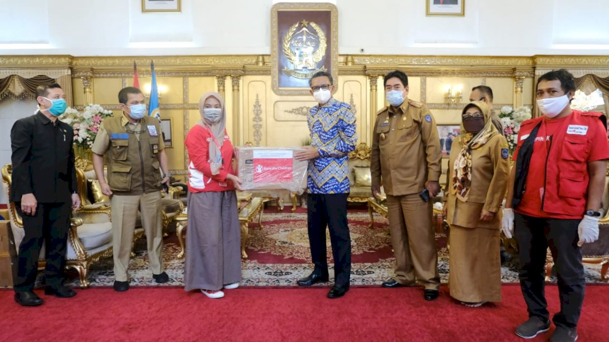 Gubernur Kembali Terima Bantuan dari BUMN dan Swasta