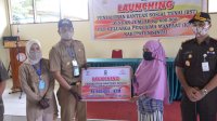 Andi Seto Bagikan Bantuan Sosial Tunai Penanganan Covid-19 di Sinjai Selatan