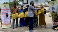 Bagikan Sembako ke Warga Galesong, Rangga: Janganmi Keluar Rumah Berziarah