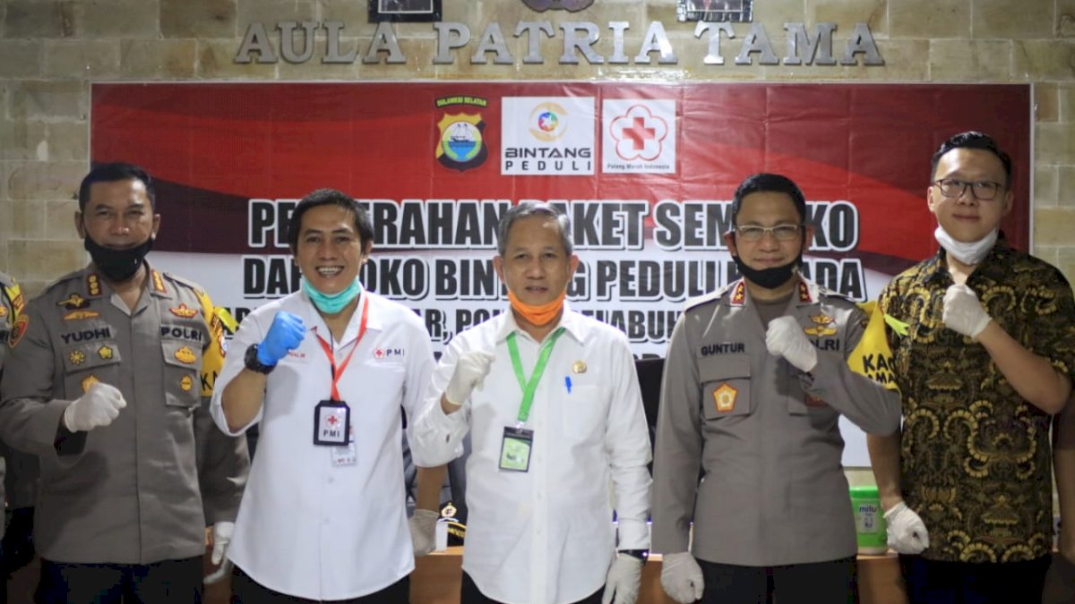 PT Bintang Internasional Serahkan 1700 Paket Sembako untuk Warga Terdampak Covid-19