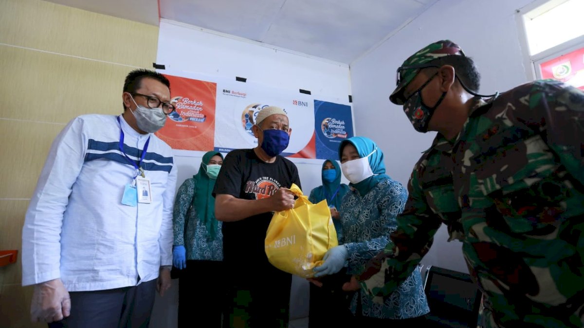 Berkah Ramadhan, BNI Bersama TP PKK Kota Makassar Berbagi Sembako