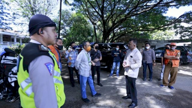Yusran tinjau eks Terminal Toddopuli Makassar. Rencannya, lokasi ini bakal disulap jadi RTH. (ist) 